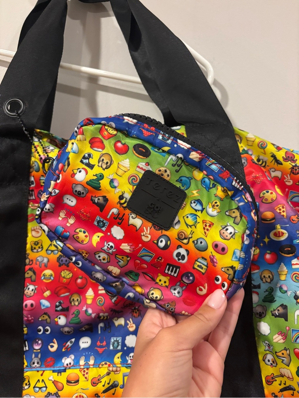 Terez x Go! SAC Emoji Rainbow Duffel Bag & Pouch Lightweight Packable NWOT Strap - Picture 4 of 9